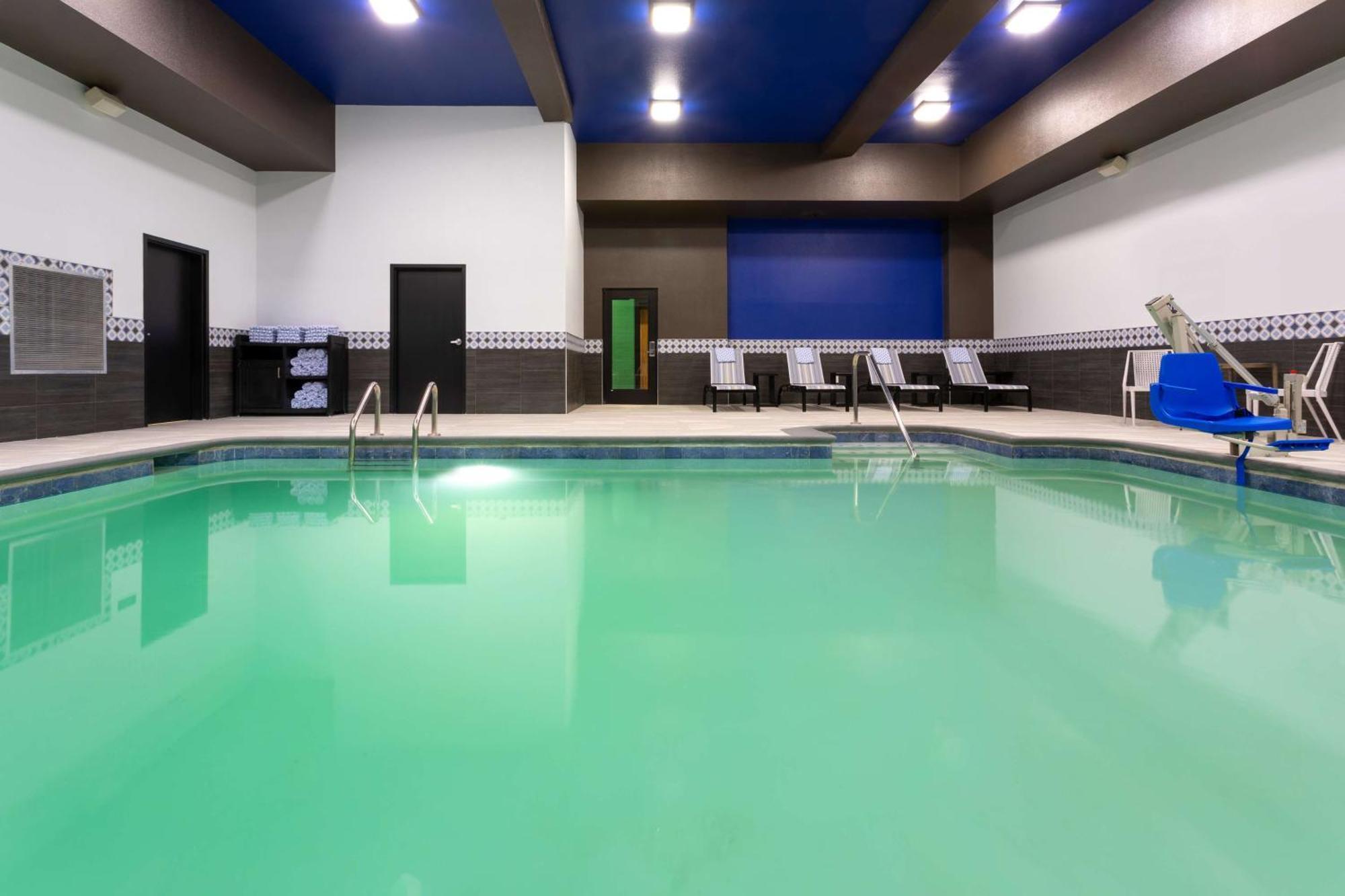 Hilton Garden Inn Hays, Ks Exteriör bild