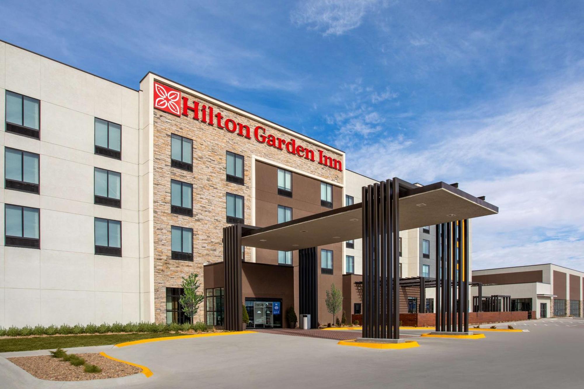 Hilton Garden Inn Hays, Ks Exteriör bild