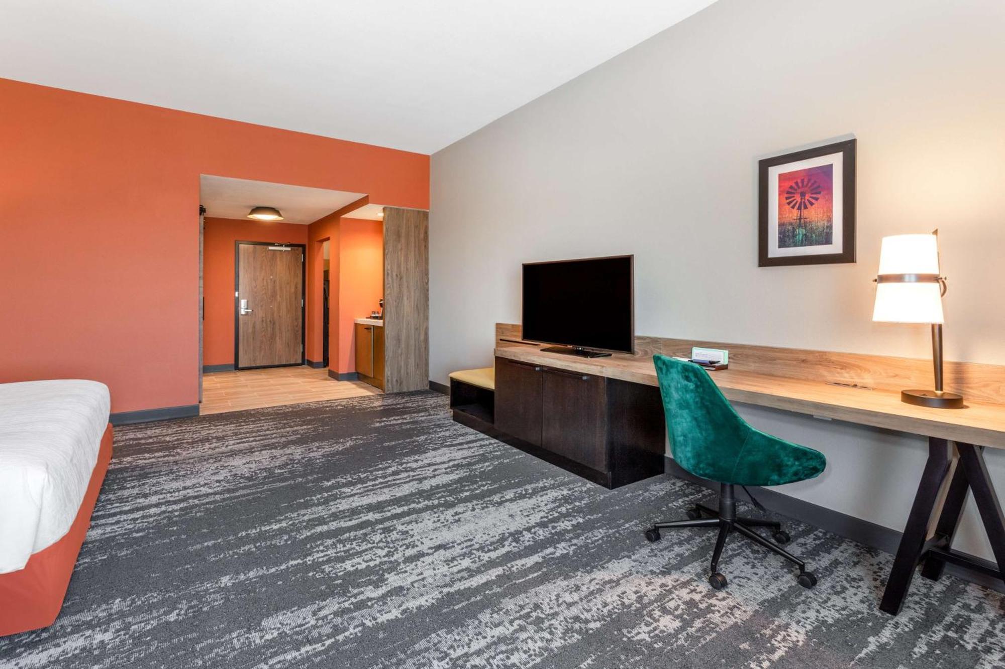 Hilton Garden Inn Hays, Ks Exteriör bild